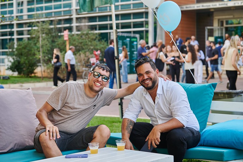 Students on Bar-ilan campus